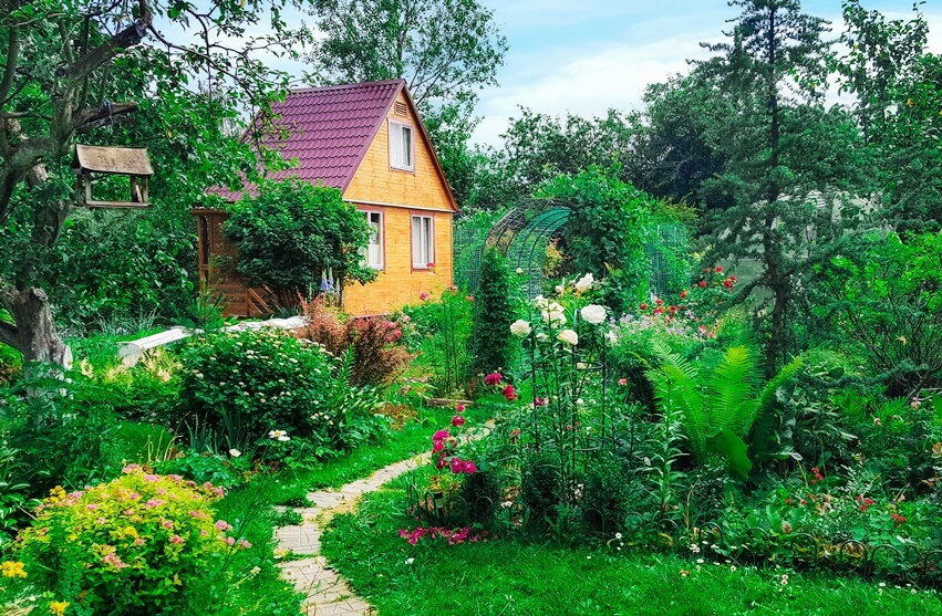 family garden ideas - summer house