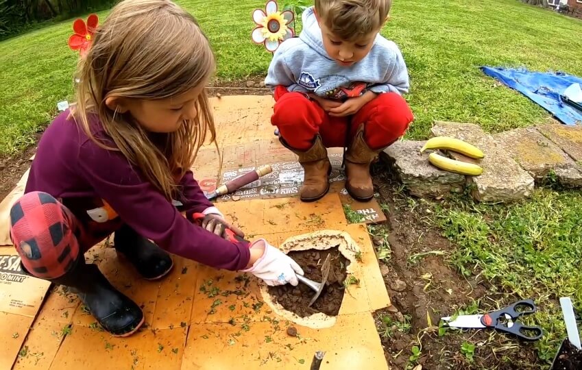 children gardening in school gardens