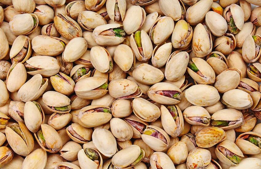 A pile of American pistachios